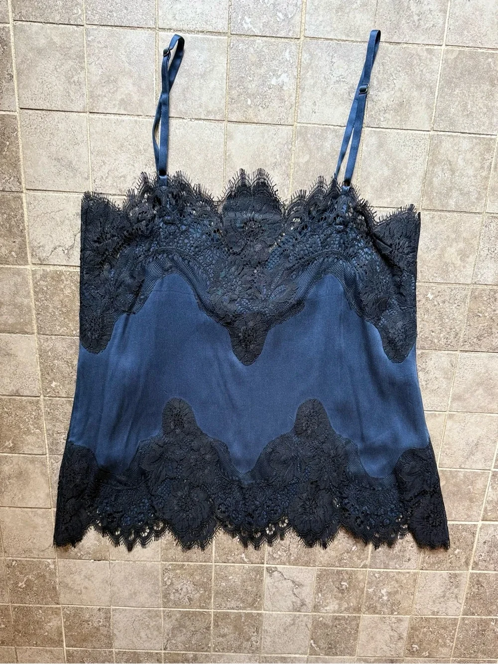 Alice + Olivia - Lace-Trim Silk Cami Top